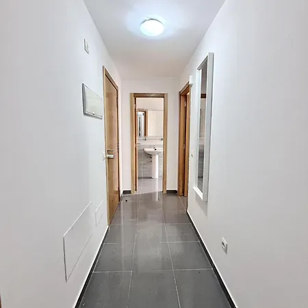 Dragos 108 アパート